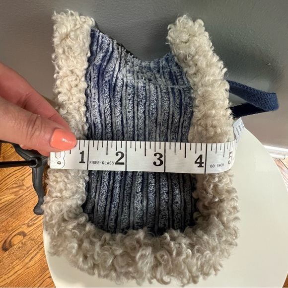 BDG Serena Fleece Mini Tote Bag in Denim Color Urban Outfitters exclusive - Picture 10 of 10